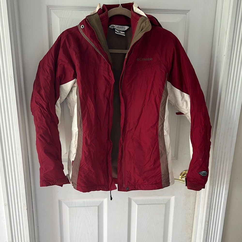 Columbia Red and White Ski Jacket Weather-Resistant Design